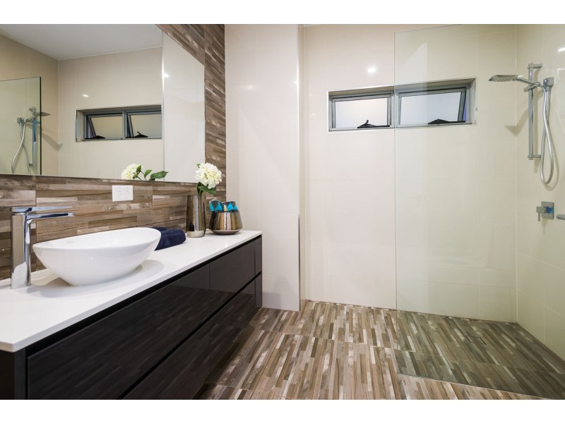 23 Merrimac Boulevard, Broadbeach Waters QLD 4218