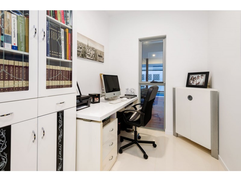 23 Merrimac Boulevard, Broadbeach Waters QLD 4218