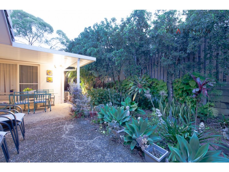 6 Elfin Street, Robina QLD 4226