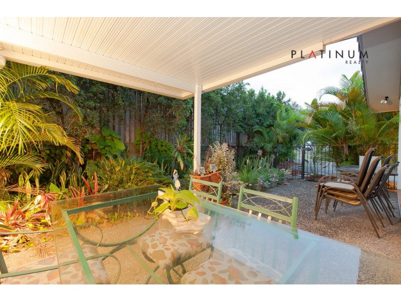 6 Elfin Street, Robina QLD 4226