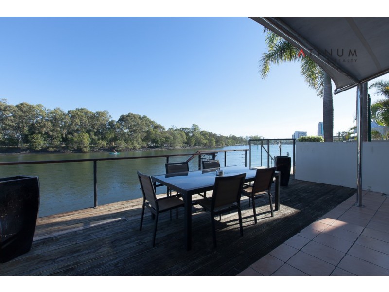 Chevron Island QLD 4217