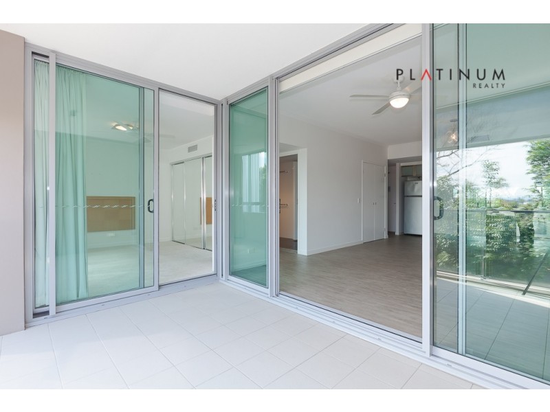 @33 T E Peters Drive, Broadbeach Waters QLD 4218