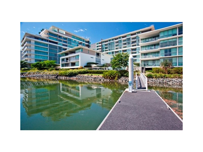 @33 T E Peters Drive, Broadbeach Waters QLD 4218