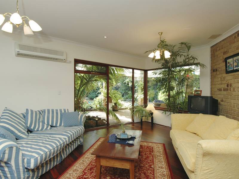 15 Ten Seldam Circle, Winthrop WA 6150