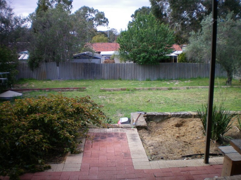 24 STONEHOUSE CRESCENT, Bentley WA 6102