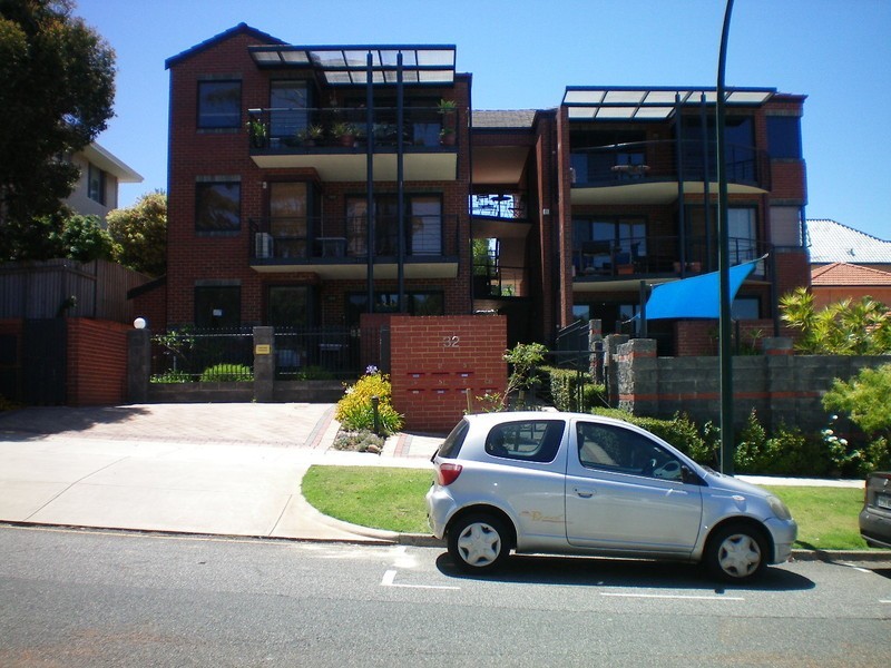 1/32 Onslow Street, South Perth WA 6151