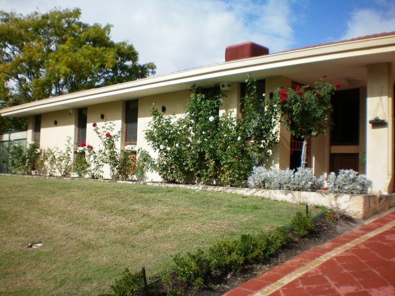 50 Ferndale Crescent, Ferndale WA 6148