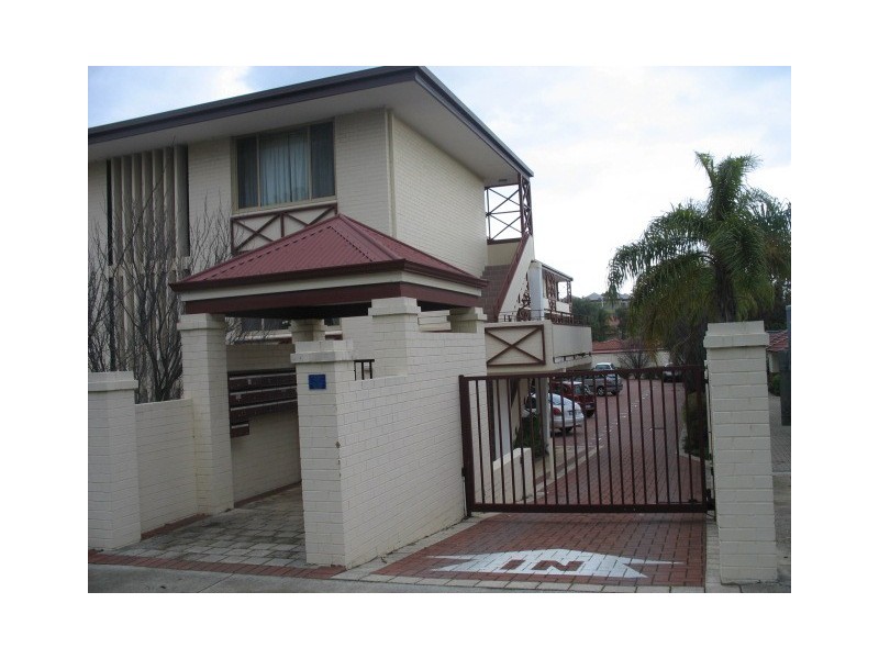 4/34 Comer Street, Como WA 6152