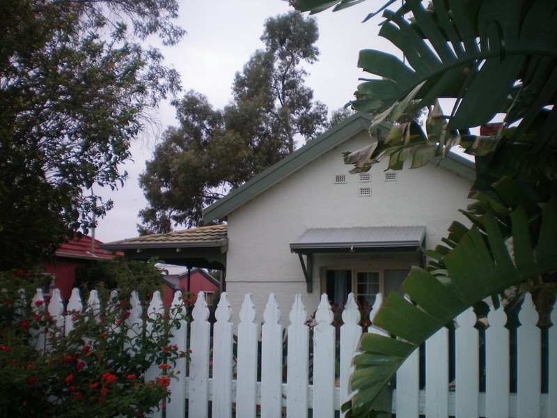 19 Kitchener Ave, Bayswater WA 6053