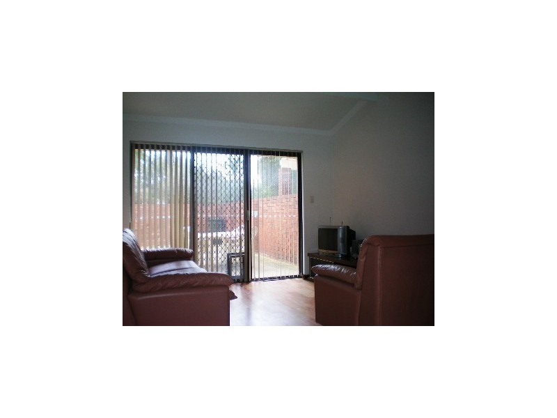 2/6 Mt Henry Road, Como WA 6152