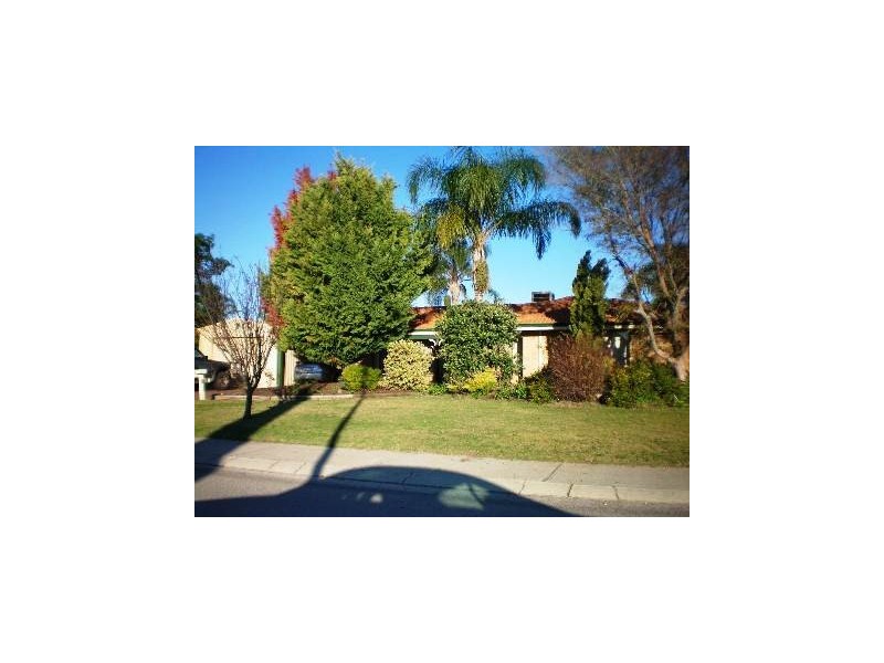 8 Brunswick Road, Thornlie WA 6108