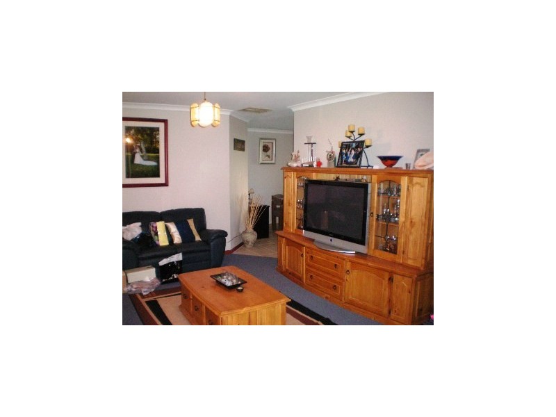 8 Brunswick Road, Thornlie WA 6108