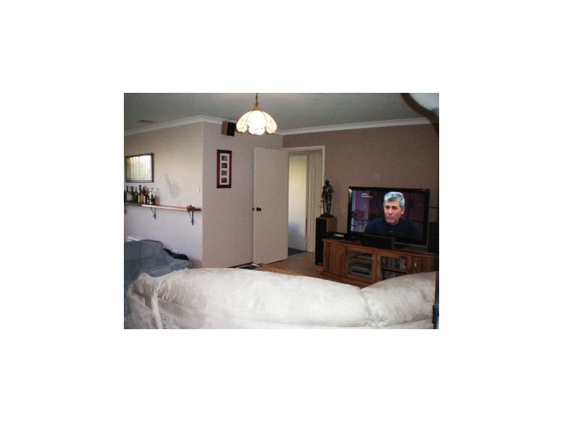 8 Brunswick Road, Thornlie WA 6108