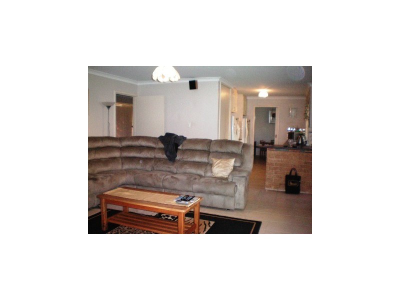 8 Brunswick Road, Thornlie WA 6108