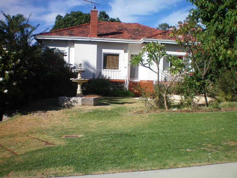4 Klenk Rd, Attadale WA 6156