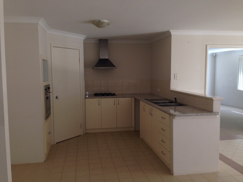 12 Kalari Drive, Wattle Grove WA 6107