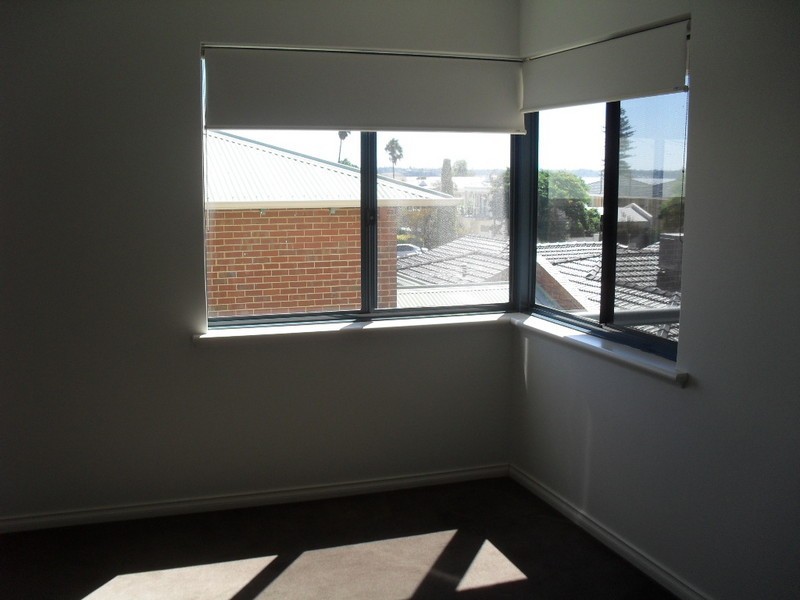 9 Robert Street, Como WA 6152
