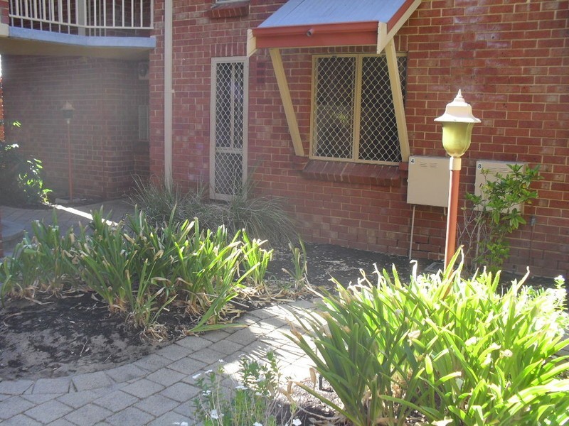 4/12 King George Street, Victoria Park WA 6100