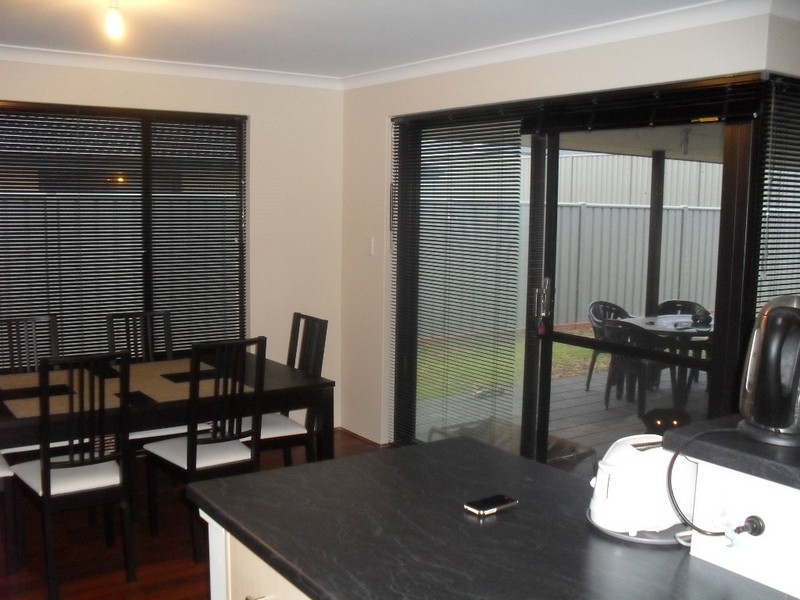 8 Chertsey Way, Wellard WA 6170