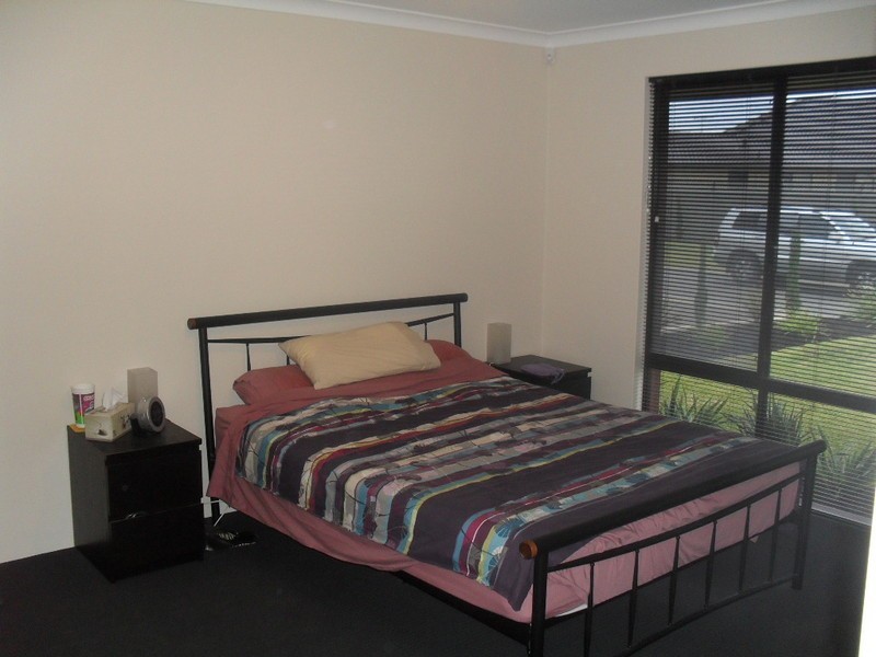 8 Chertsey Way, Wellard WA 6170