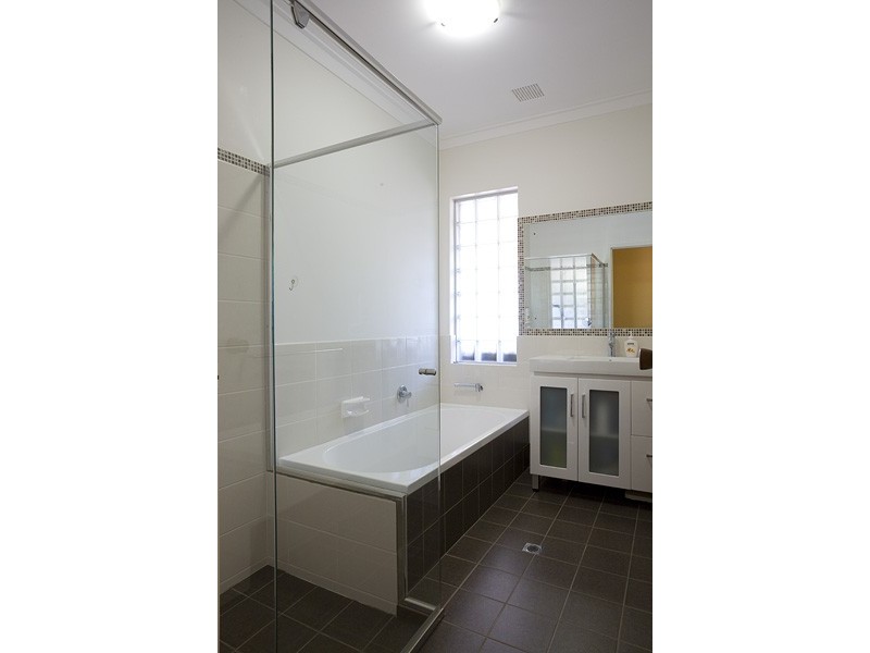 4 Hanrahan Loop, Kardinya WA 6163