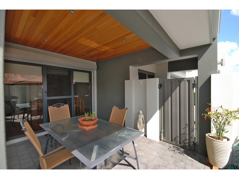 2/7 Walga Court, Yokine WA 6060