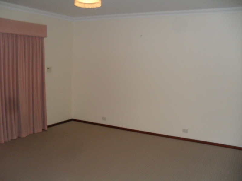 15 Stanley Grove, Winthrop WA 6150