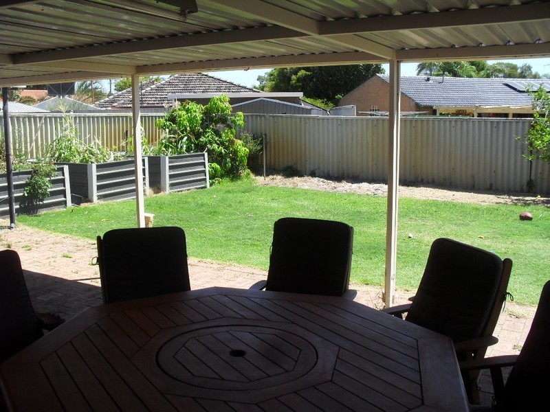 25 Sutherland Drive, Thornlie WA 6108