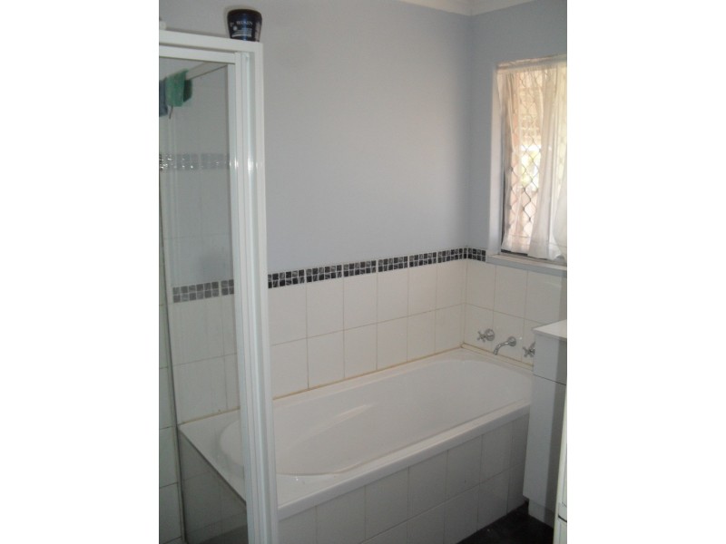 25 Sutherland Drive, Thornlie WA 6108