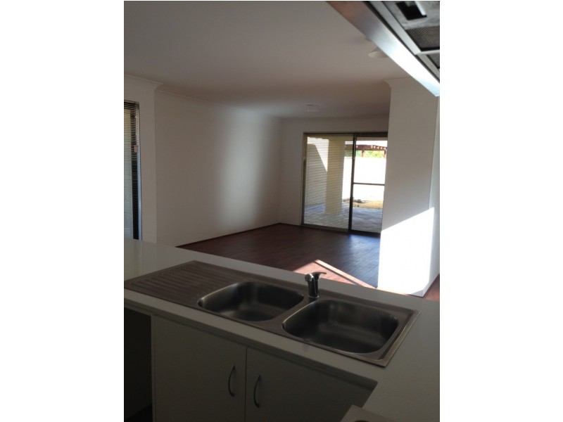 28 Sessilis Crescent, Wattle Grove WA 6107