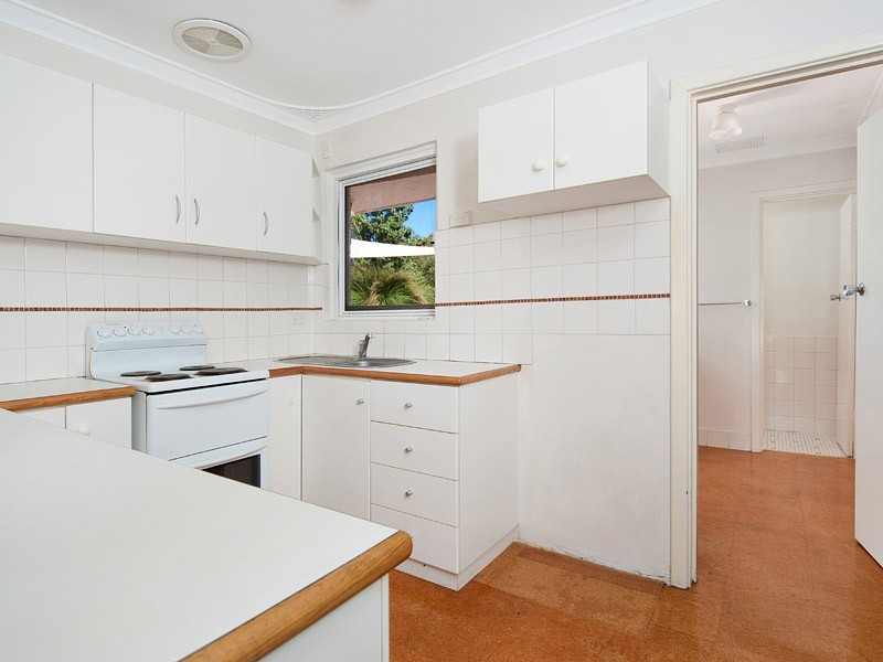 9 Redwood Crescent, Melville WA 6156