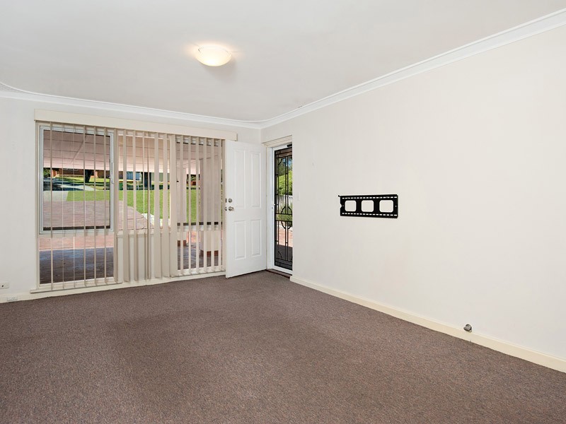 9 Redwood Crescent, Melville WA 6156