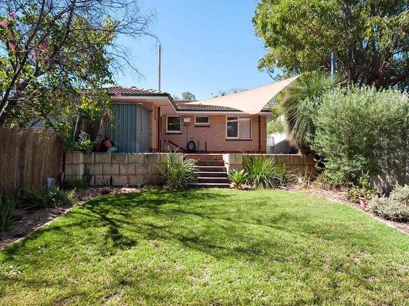 9 Redwood Crescent, Melville WA 6156