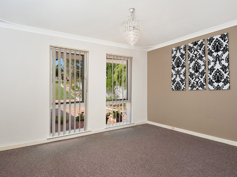 9 Redwood Crescent, Melville WA 6156