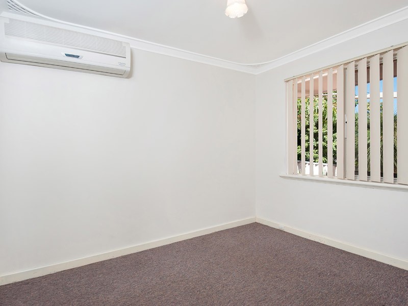 9 Redwood Crescent, Melville WA 6156