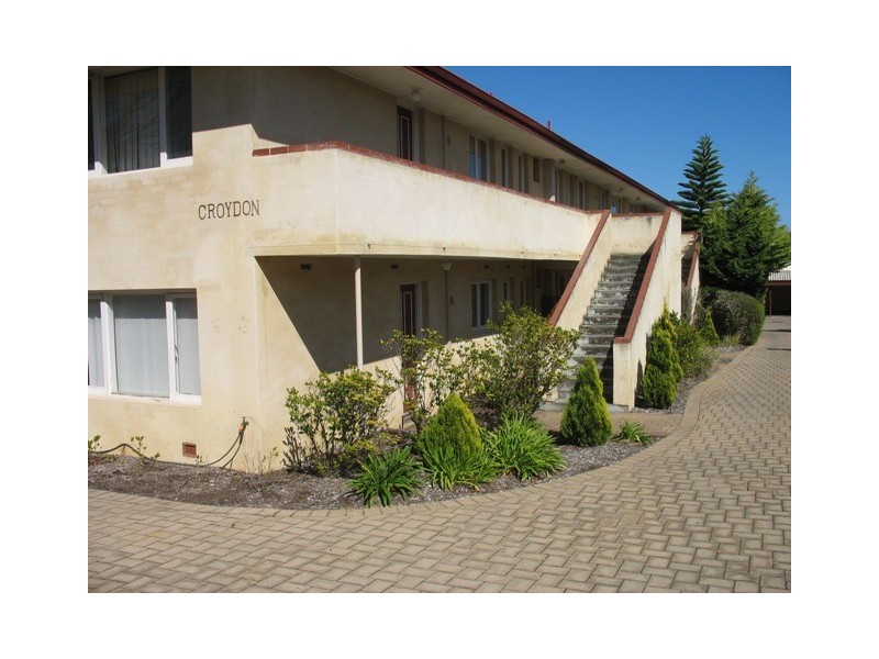 2/245 Coode Street, Como WA 6152