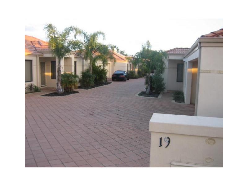 10/19 Holton Way, Cannington WA 6107