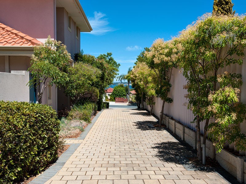 2/190 Coode Street, Como WA 6152