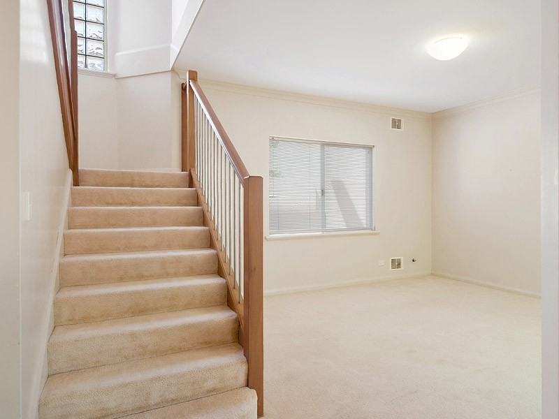 2/190 Coode Street, Como WA 6152