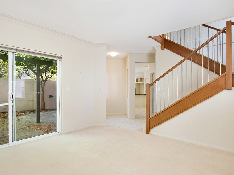 2/190 Coode Street, Como WA 6152