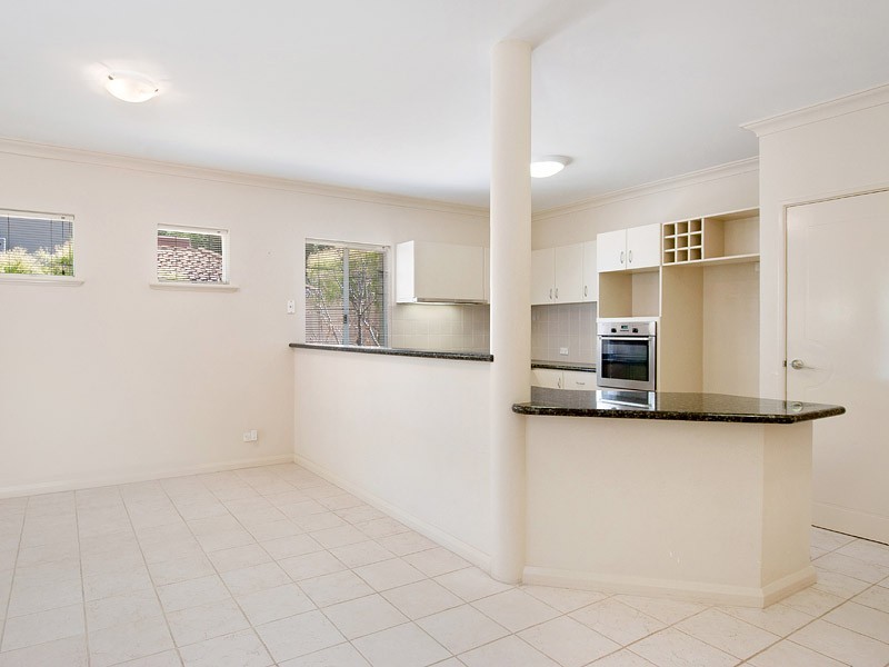 2/190 Coode Street, Como WA 6152