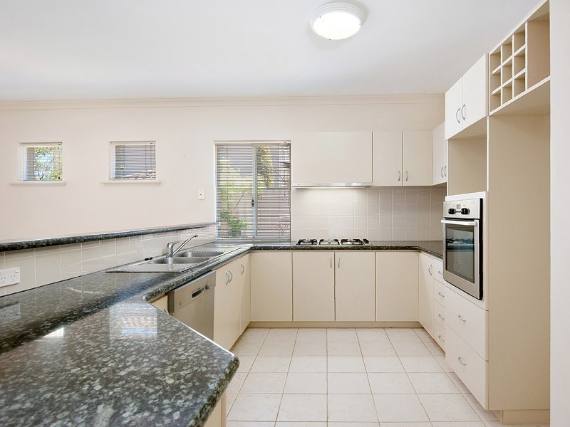 2/190 Coode Street, Como WA 6152