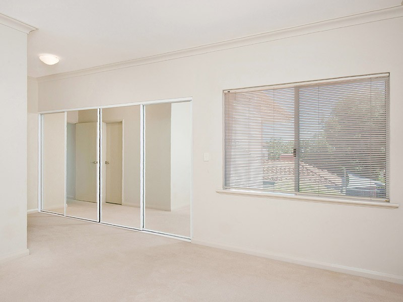 2/190 Coode Street, Como WA 6152