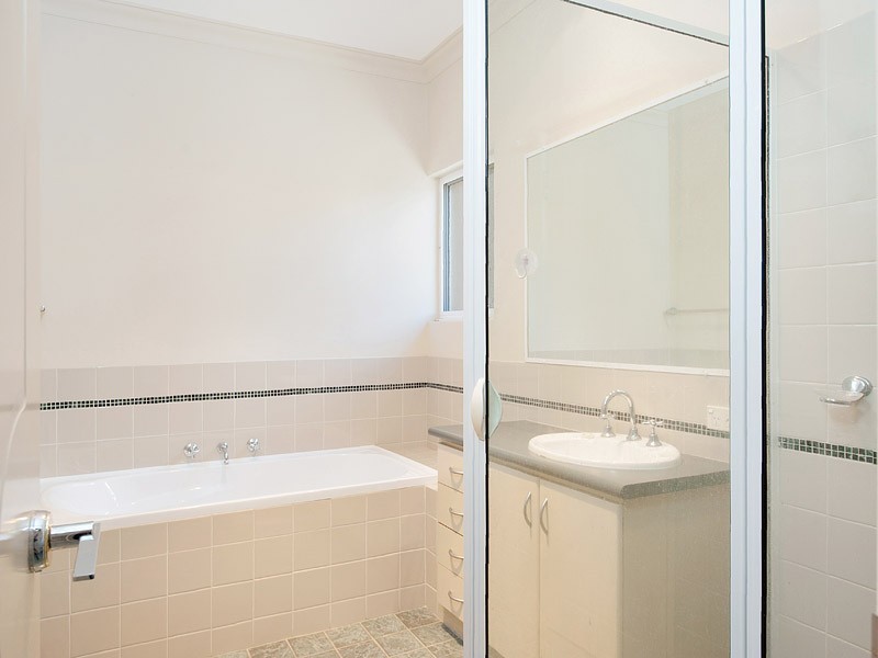 2/190 Coode Street, Como WA 6152