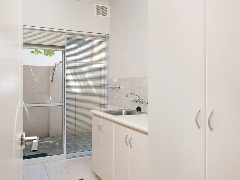 2/190 Coode Street, Como WA 6152