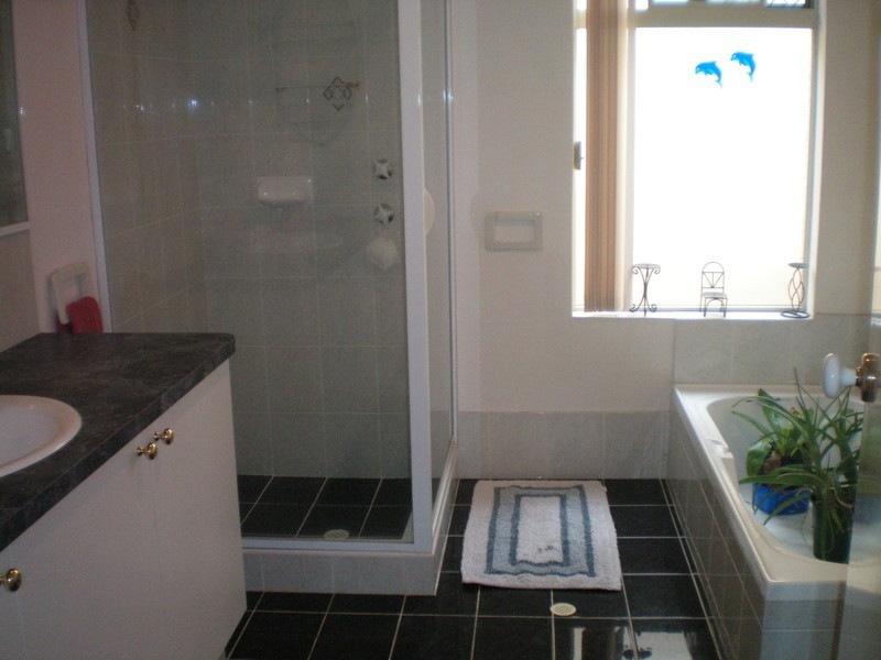 8/2-6 Ayer Road, Queens Park WA 6107