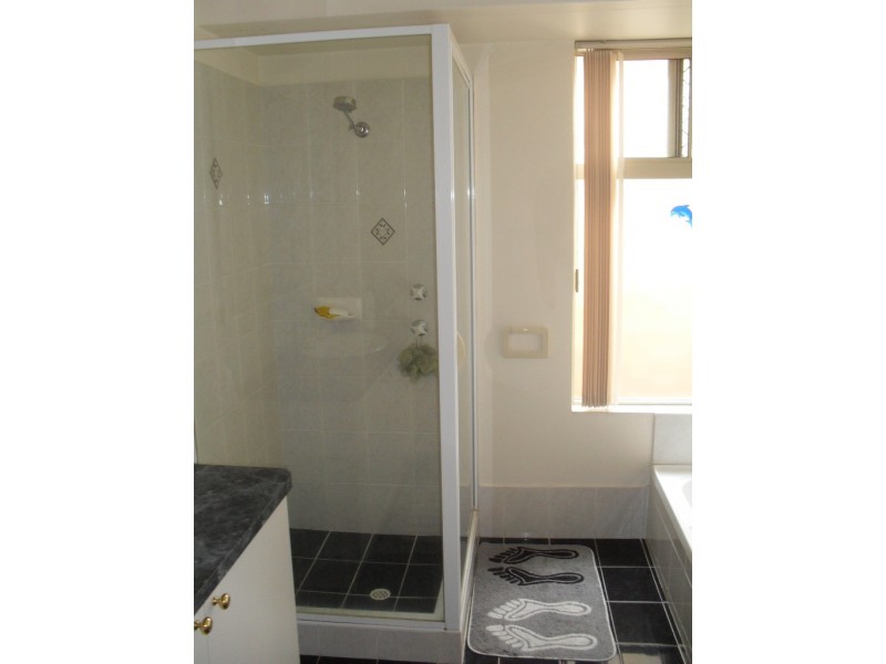 8/2-6 Ayer Road, Queens Park WA 6107