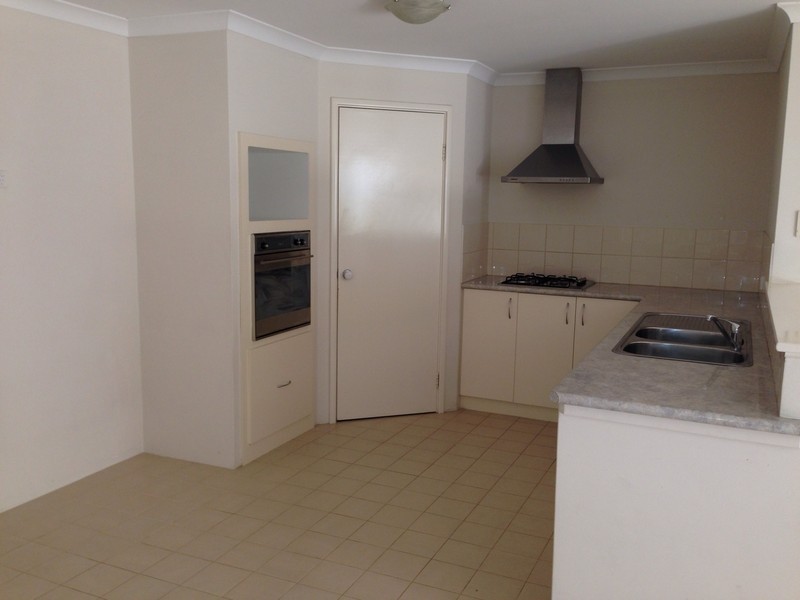 12 Kalari Drive, Wattle Grove WA 6107