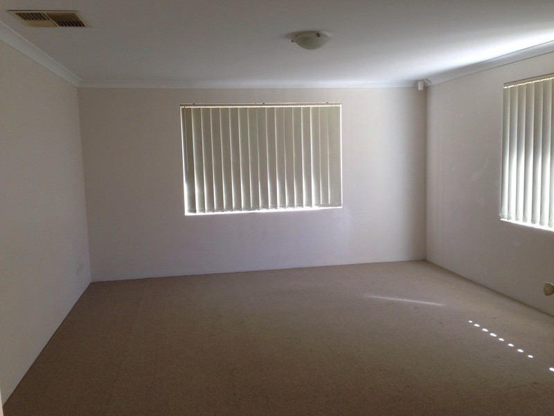 12 Kalari Drive, Wattle Grove WA 6107