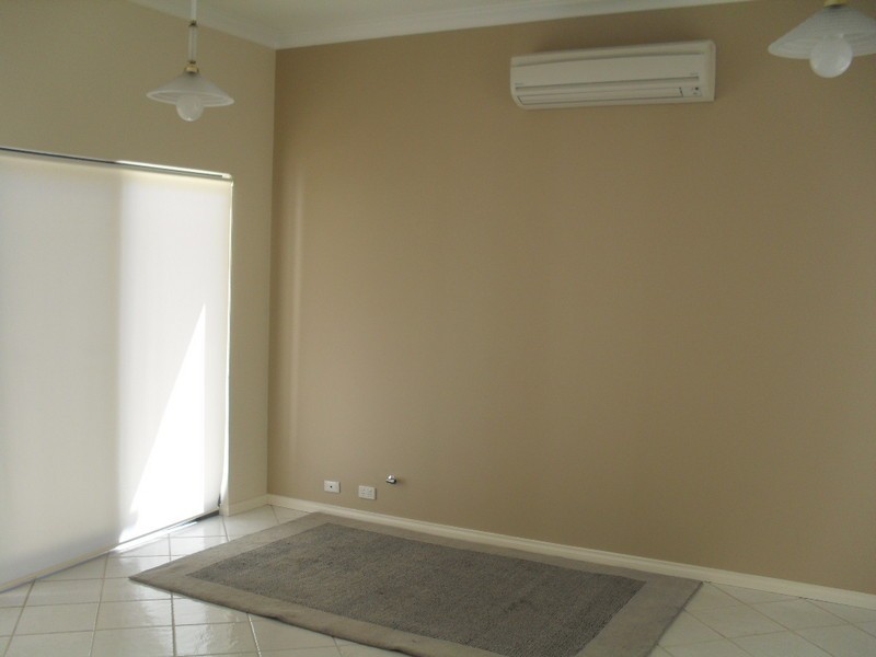 9 Robert Street, Como WA 6152